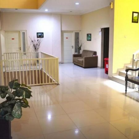 Reddoorz Near Plaza Araya Malang Hotel Blimbing  Eksteriør billede