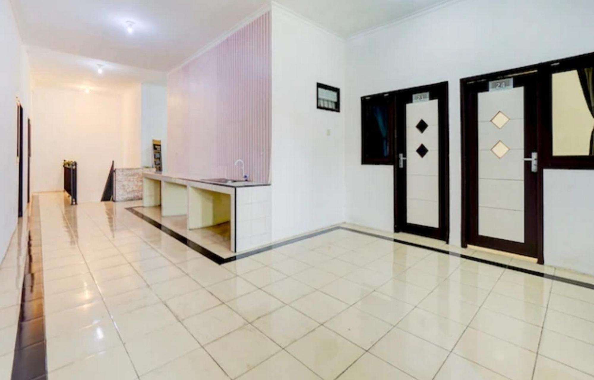 Reddoorz Near Plaza Araya Malang Hotel Blimbing  Eksteriør billede