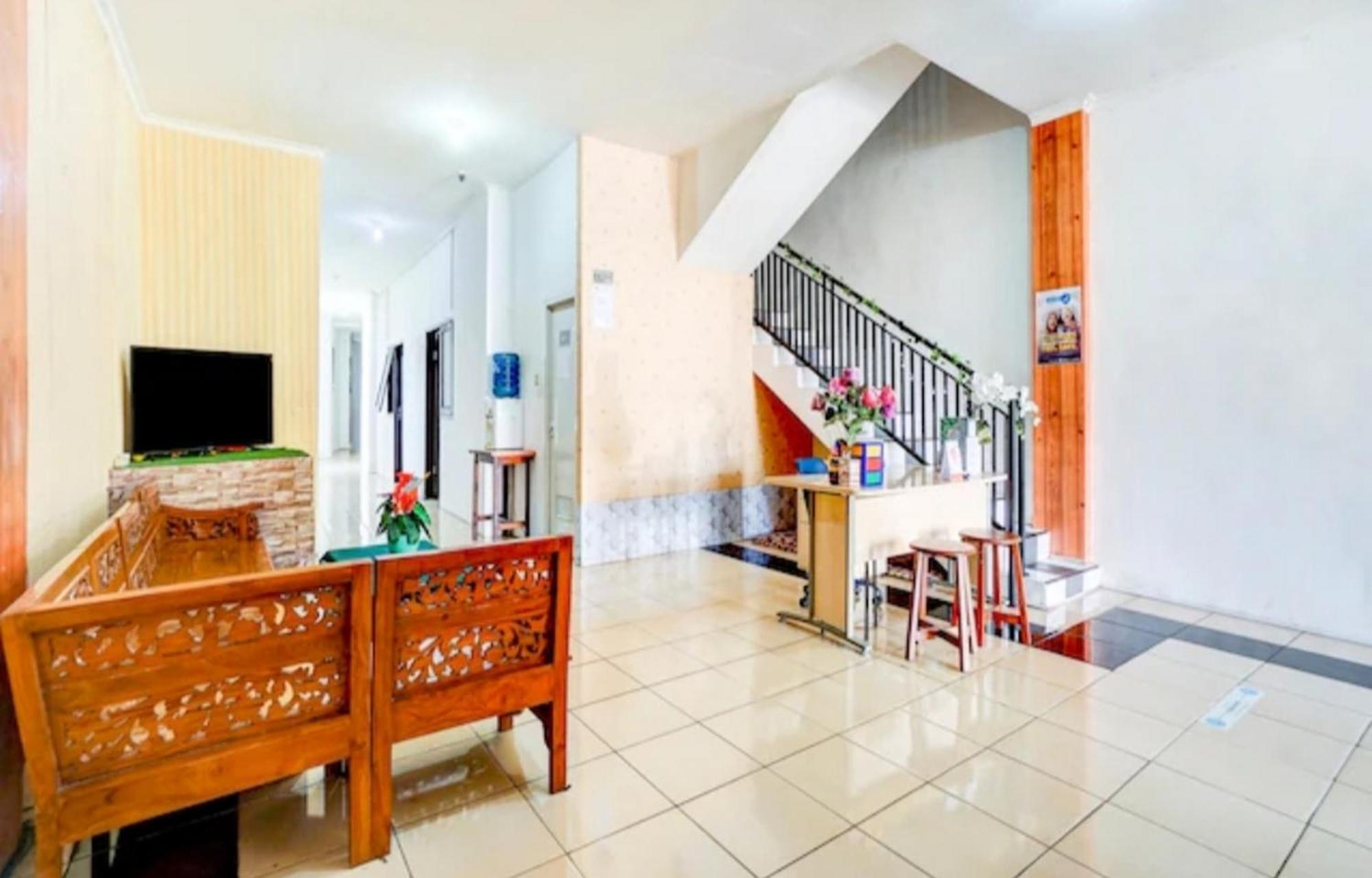 Reddoorz Near Plaza Araya Malang Hotel Blimbing  Eksteriør billede