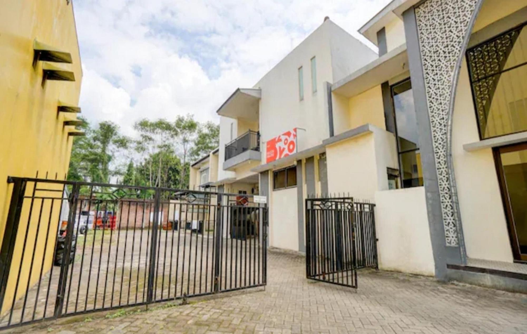 Reddoorz Near Plaza Araya Malang Hotel Blimbing  Eksteriør billede