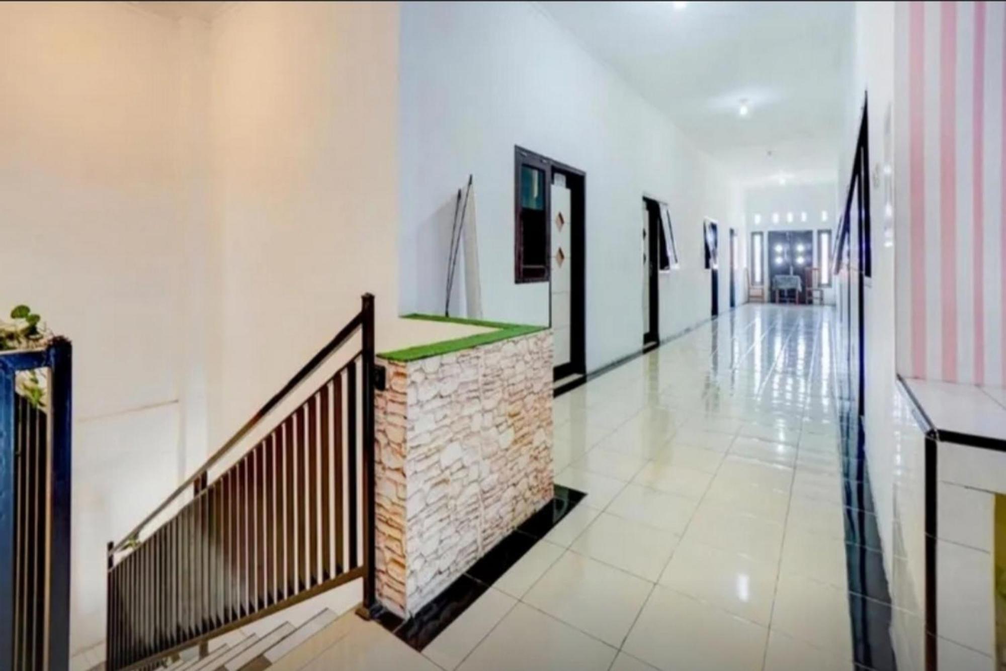 Reddoorz Near Plaza Araya Malang Hotel Blimbing  Eksteriør billede